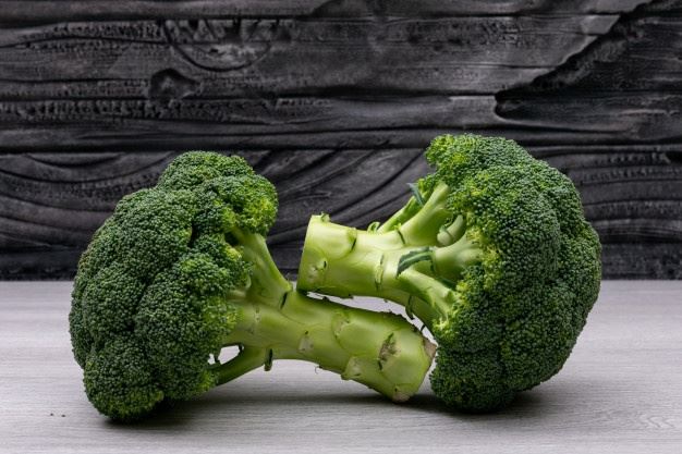 broccoli-isolated-white-with-clipping-path_26628-297.jpg